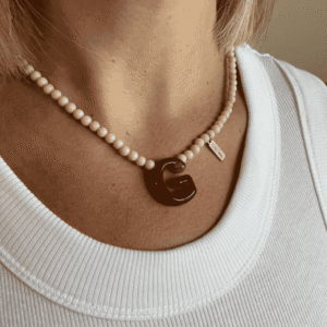 Collar Personalizable de Jaspe Beige con Inicial Marrón