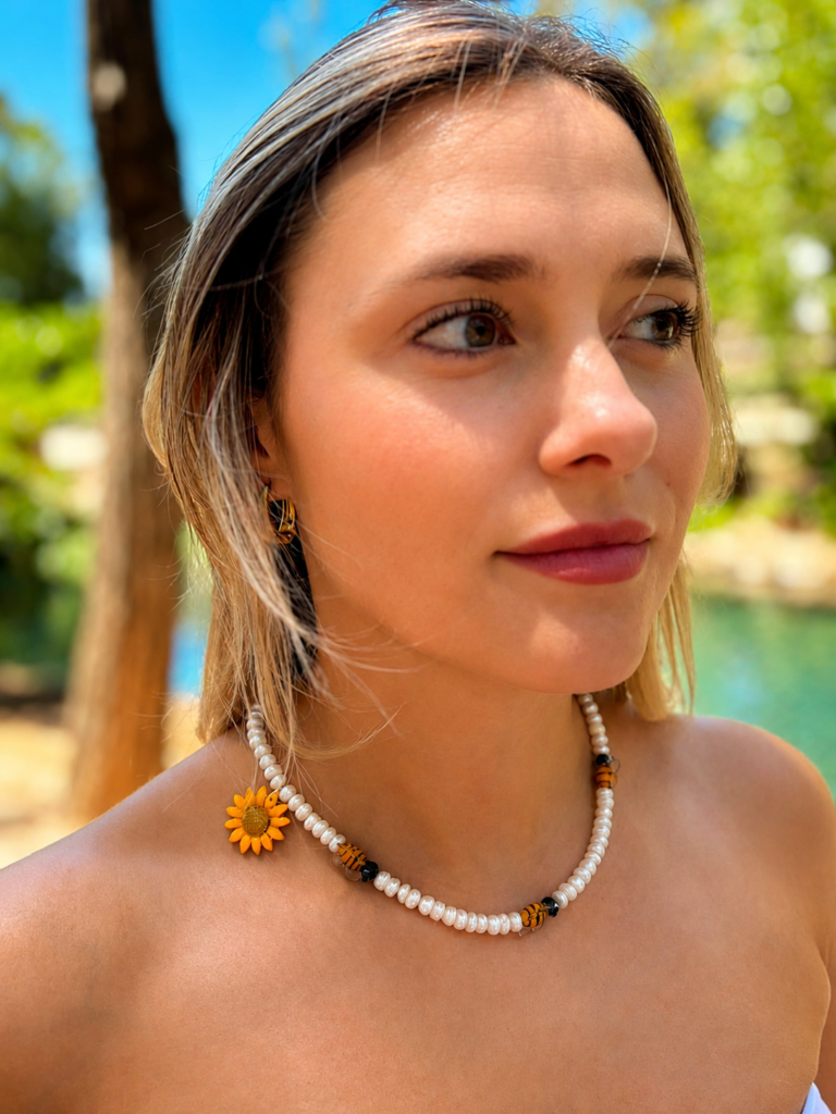 Perlas Naturales con Abejas de Cristal y Girasol