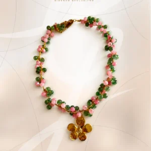 Crochet con Cuentas Rosas y Verdes y Flor Dorada