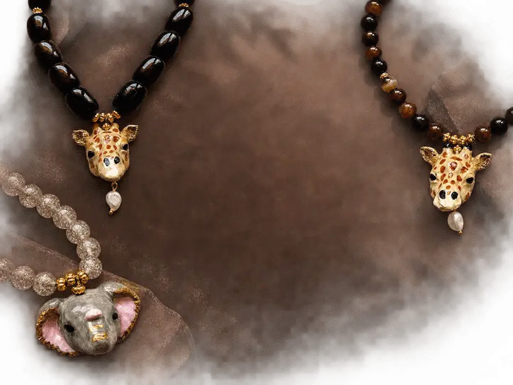 Collares artesanales de la edición Safari de GbyGeles